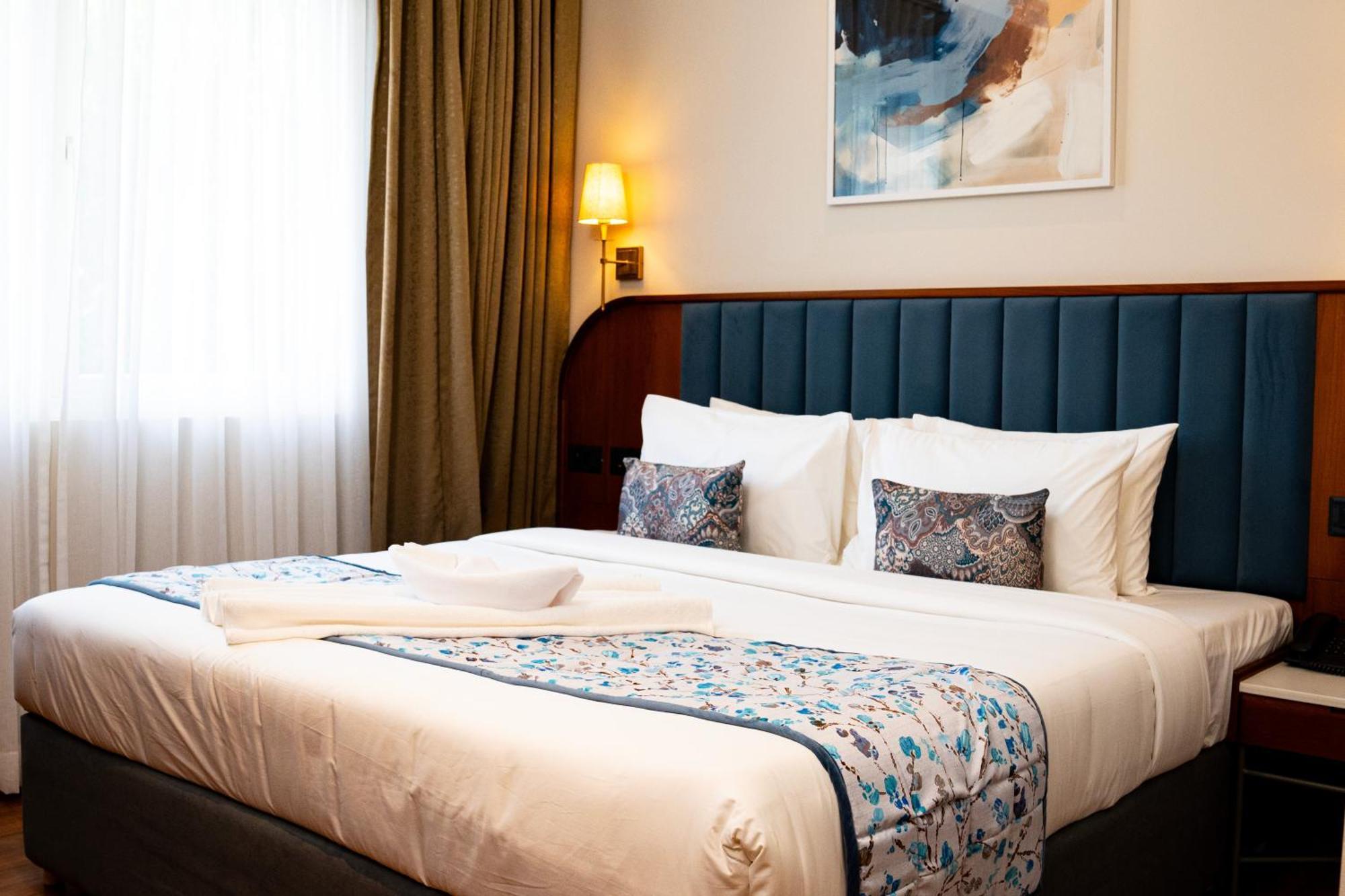 Hotel Benhur Kochi Ngoại thất bức ảnh
